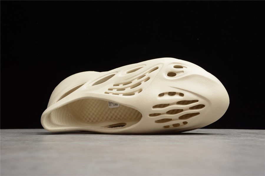 yeezy slide foam runner
