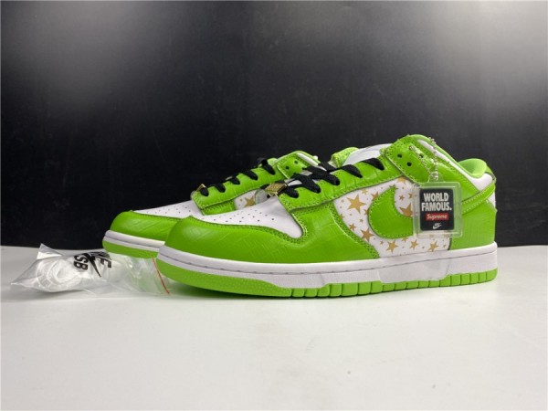 Supreme x Nike SB Dunk Low Stars Mean Green DH3228-101