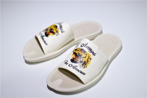 Gucci Leather Slide Sandal White with Tiger