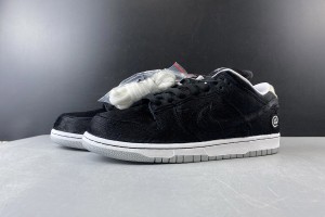 Medicom Toy x Nike SB Dunk Low "BE@RBRICK" CZ5127-001