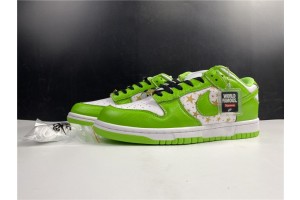 Supreme x Nike SB Dunk Low Stars Mean Green DH3228-101